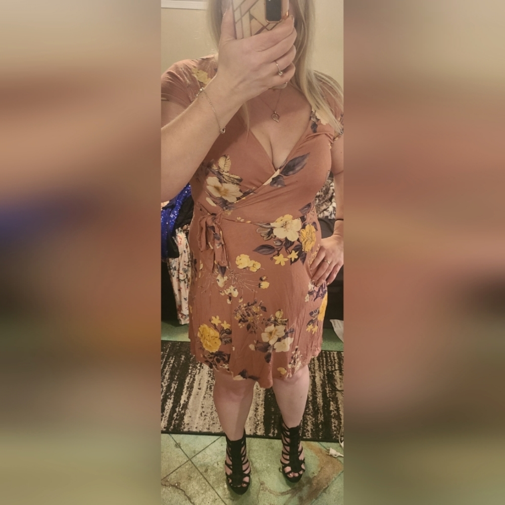 Alya NWT Floral Wrap Dress Size Small